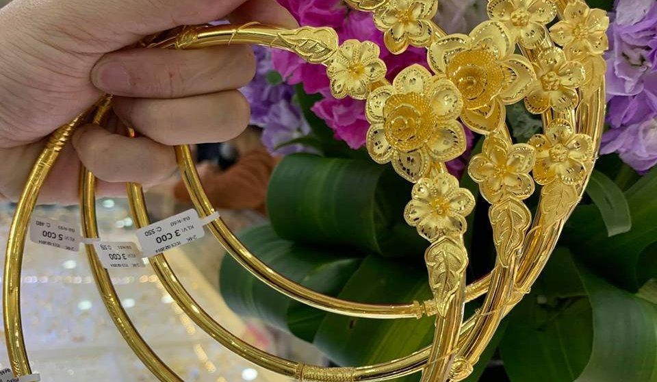 Trang sức vàng PNJ tôn tạo nét đẹp của người phụ nữ Việt Nam. 